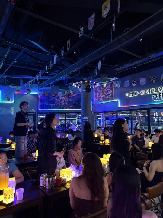 成都酒鬼私藏！这家专治“下班后不想回家”