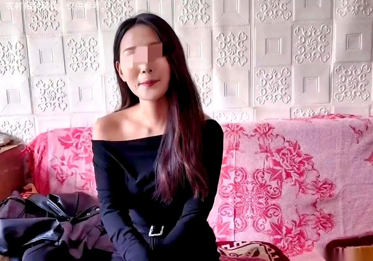 湖南一个男人，把谈了几个月的前未婚妻告了，就为一件事：讨回5万块订婚礼金。
理由