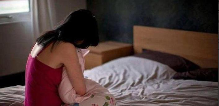 湖北荆门，男子凌晨持刀潜入21岁女子家中，强行和女子发生了两次亲密关系，事后又用