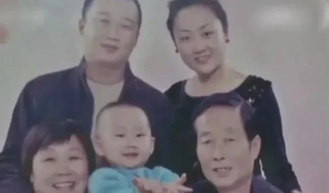 陕西一女子遭遇车祸成为植物人，丈夫失声痛哭。谁知，婆婆站出来，从此照顾女子整整1