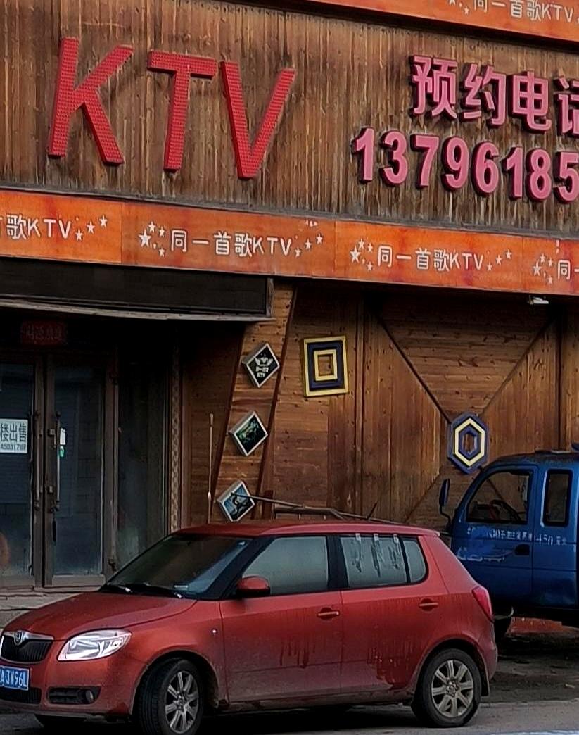 这阵子又有人喊：把烟草专卖撤了！
听着挺爽，但别急着拍手。
真放开，税收按理会抬
