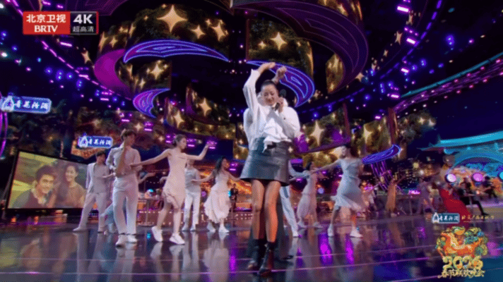 瞿颖胡兵 为啥没在一起北京台春晚 万米高空的告白被婉拒，春晚舞台的追问获坦诚回应