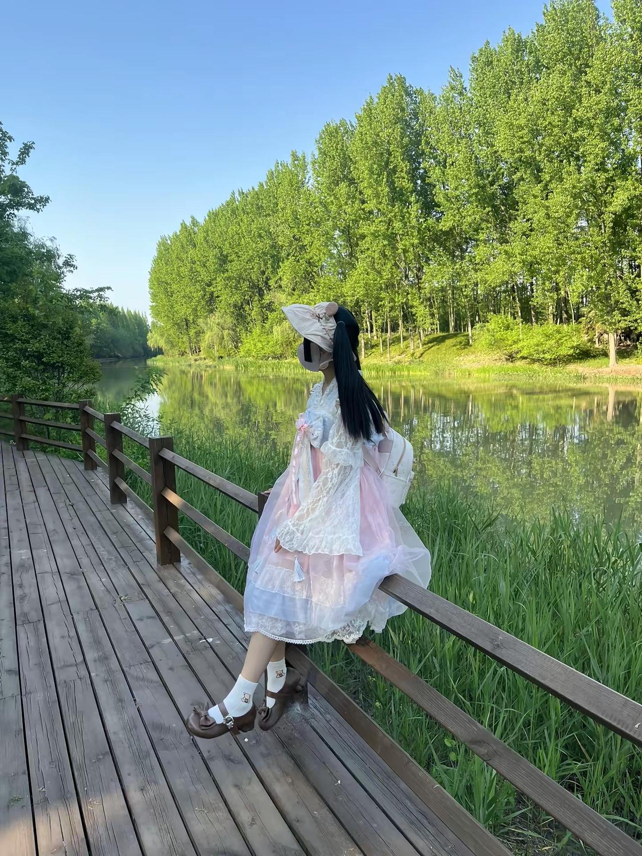 突然发现一个问题就是   身高1.7米左右的  不管是男孩子还是女孩子穿西装  