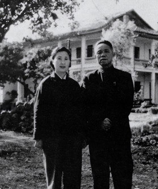 81年韩先楚回乡探亲，刚进村就被村民骂，他立即打电话：传我命令。



开国上将