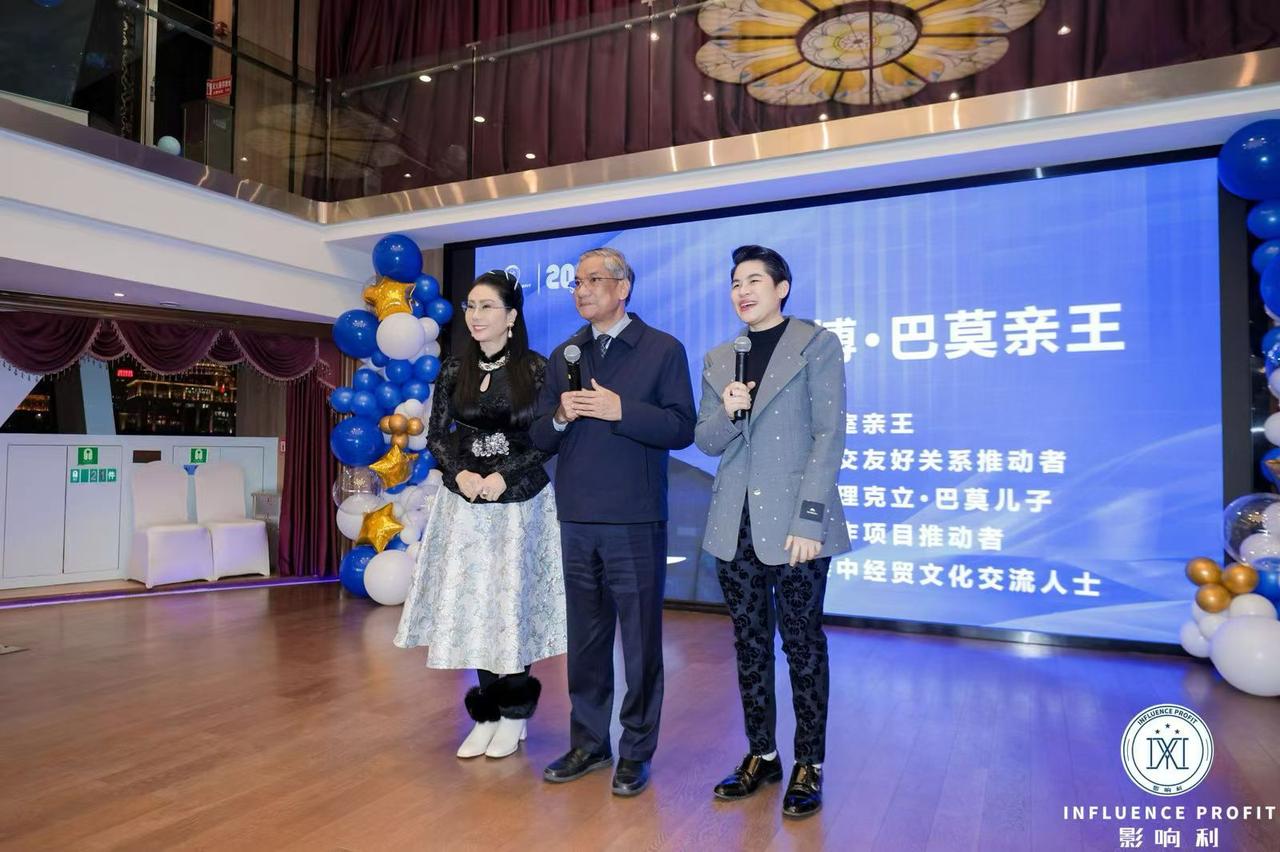 AI赋能经贸合作，年末王炸高光局！

泰国素博·巴莫亲王空降上海豪华游艇，
中泰