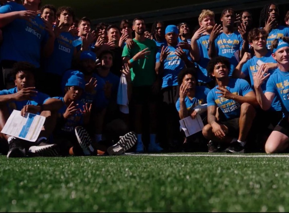 网球talking大会体育大赏 德约科维奇参加印第安威尔斯大师赛之前，在加州到访