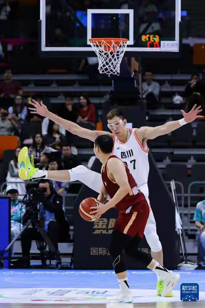 但凡有周琦的球队，哪个有好结果的。看集锦周琦都是厉害，看结果他啥也不是。周琦为了