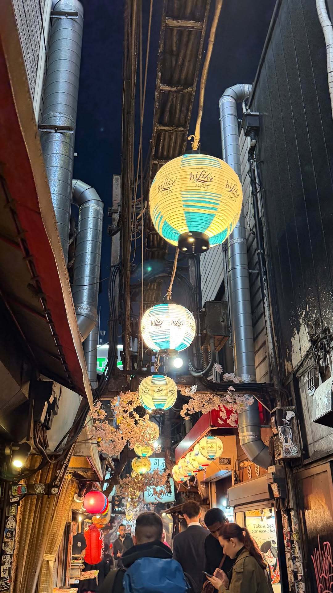 “CB百蓝_。260427金钟云 ins story更新： 