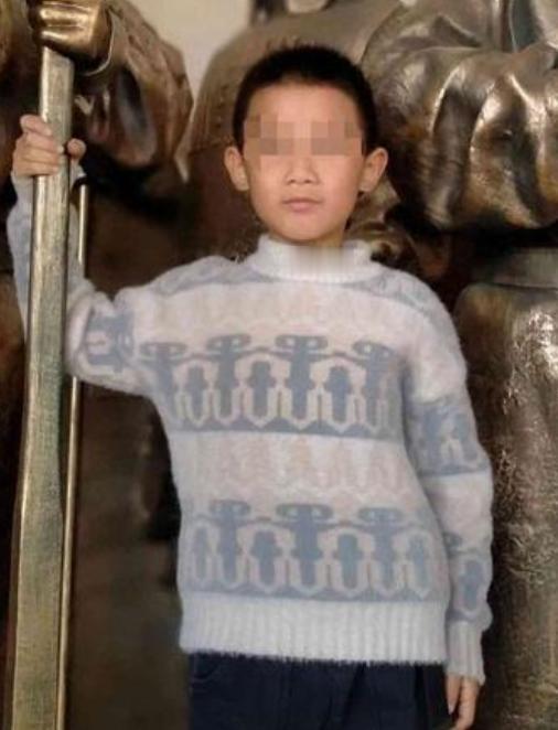惨绝人寰！山西狠心生母与继父，深夜叫醒熟睡10岁孩子，持三角带轮番暴打，逼其认偷