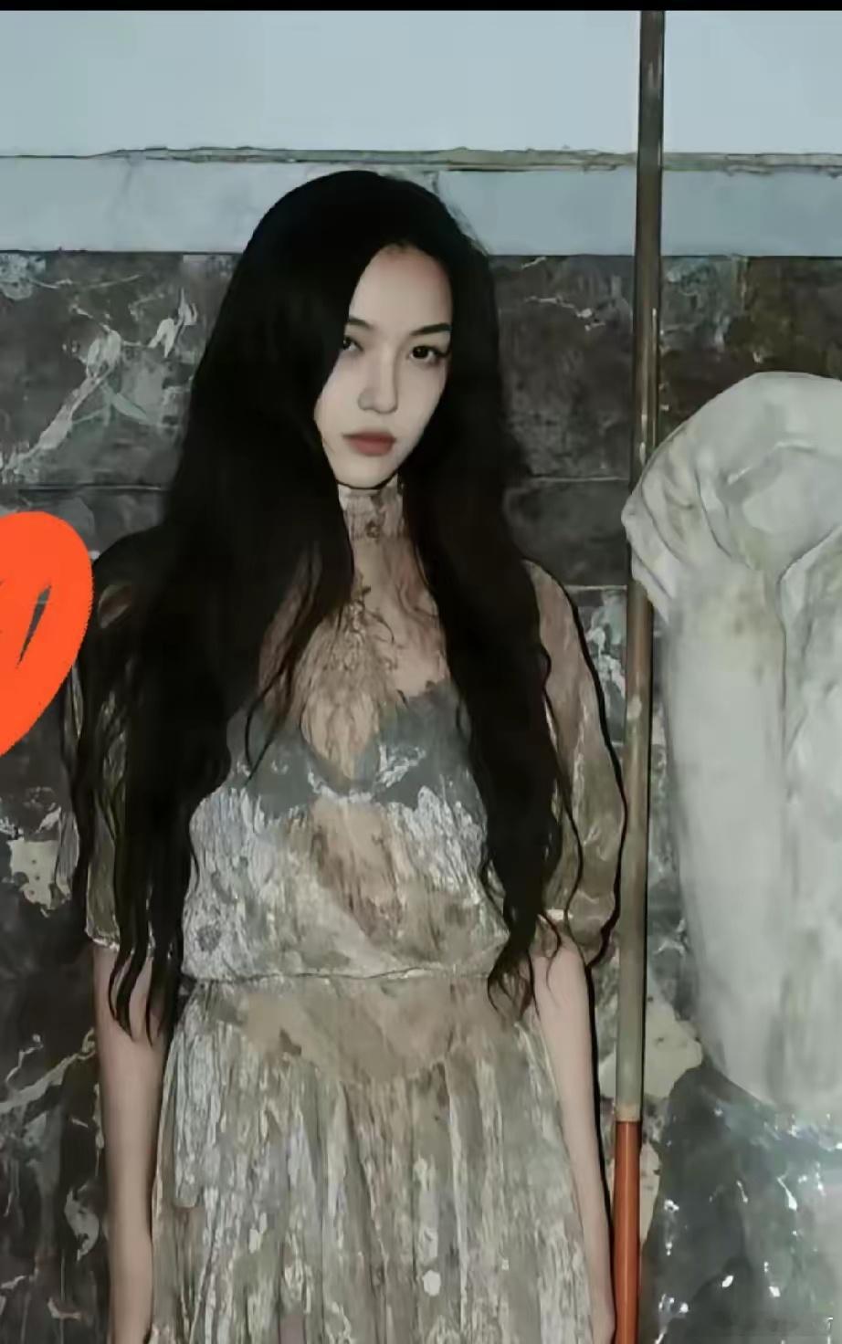 发现一个有意思的事情，那就是王菲的女儿李嫣，她今年才 20 岁，什么都没做，居然