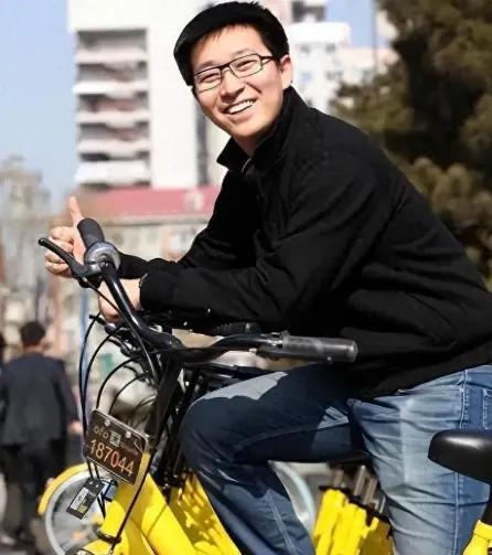 他是北大学霸，也是ofo小黄车创始人，在国内获得累计超30亿元人民币融资后，前往