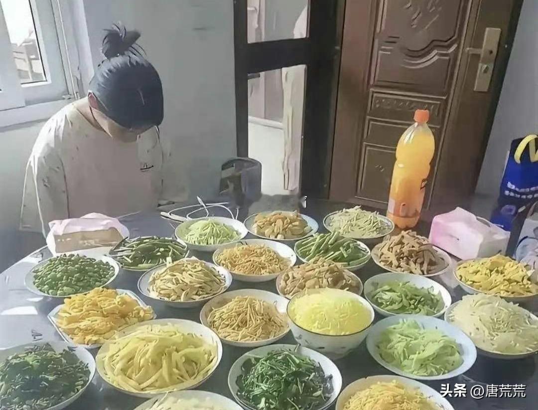 看着挺丰盛，其实最贵的不过是那瓶饮料​​​