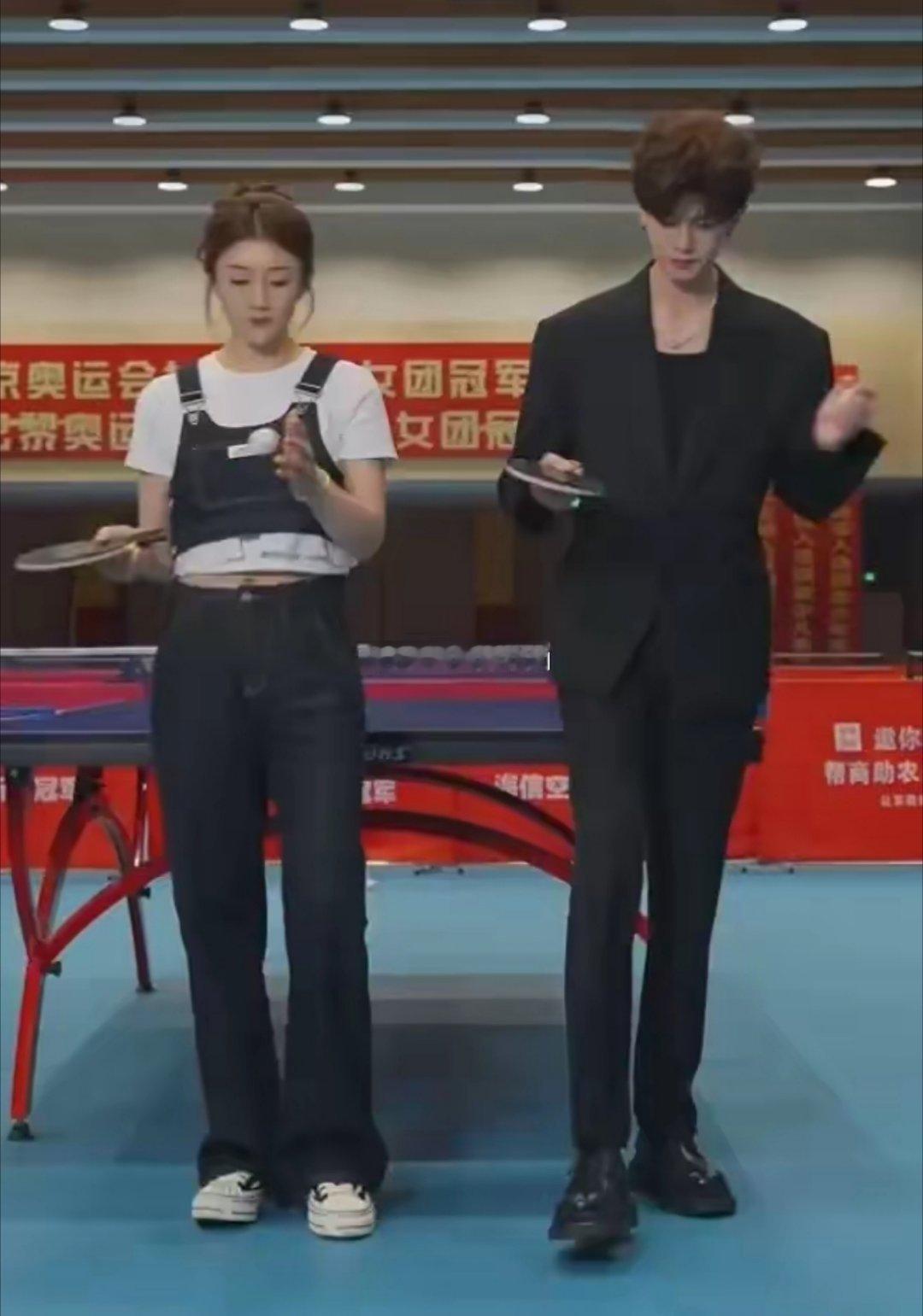 陈梦和任嘉伦打乒乓球, 梦姐新盘发好美好迷人, 俊男靓女同框好养眼 ​​​