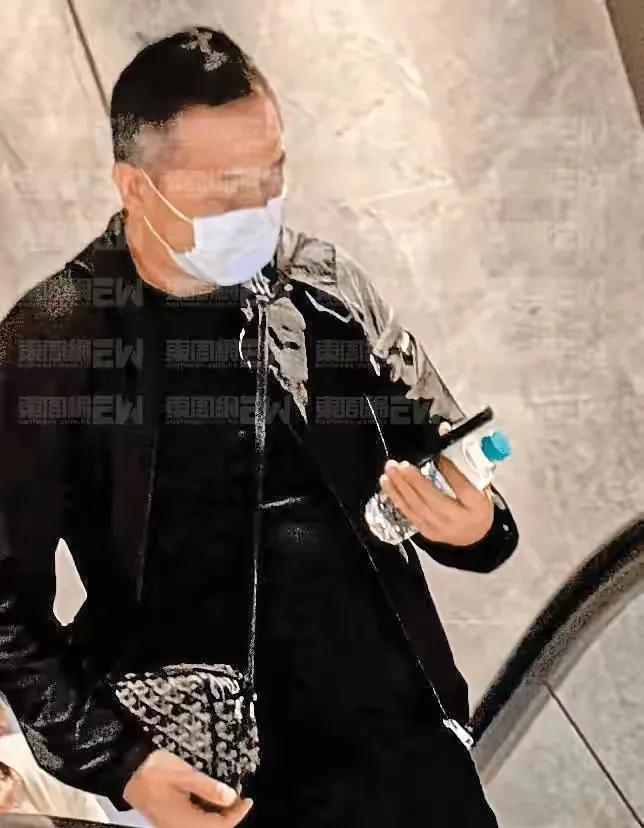 唐鹤德4月1日没有零点发文悼念张国荣，也没去金宝山祭拜的原因，竟然是他眼睛出现问