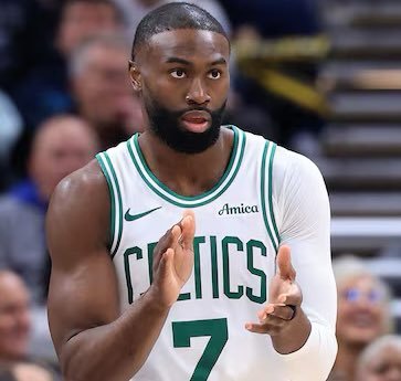 攻防俱佳！据美记Evan Sidery报道，马刺与凯尔特人是本赛季仅有的两支在进