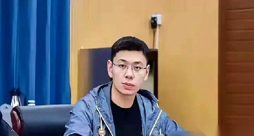 女方停职、道歉、捐款一人全扛了，而那个亲自开车去现场堵人、把事情闹到全网皆知的男