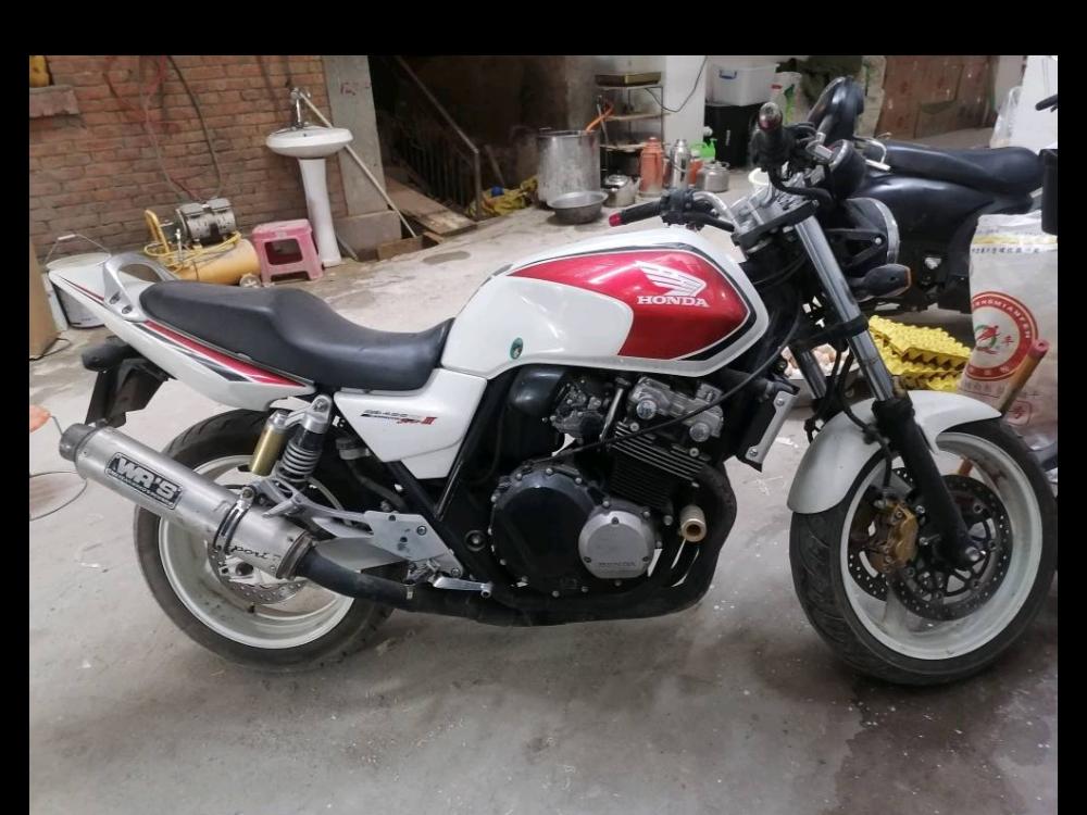 #骑上我心爱的小摩托永远不会堵车 #摩托车爱好者 #机车 