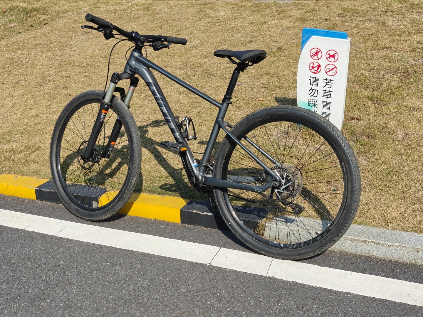 难得好天气，出来晒太阳 