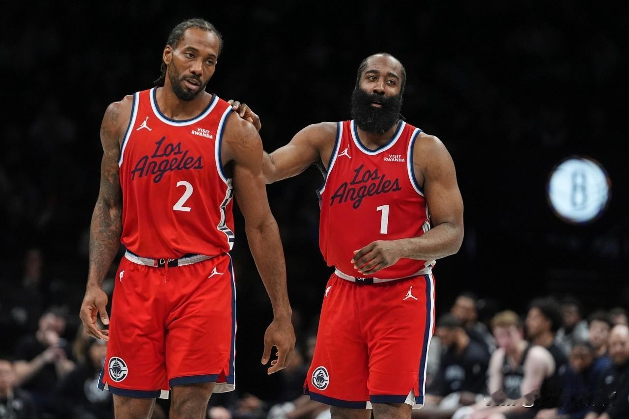 真是为莱昂纳德感到痛心疾首啊，快船113-128惨败76人，快船不但输了比赛而且