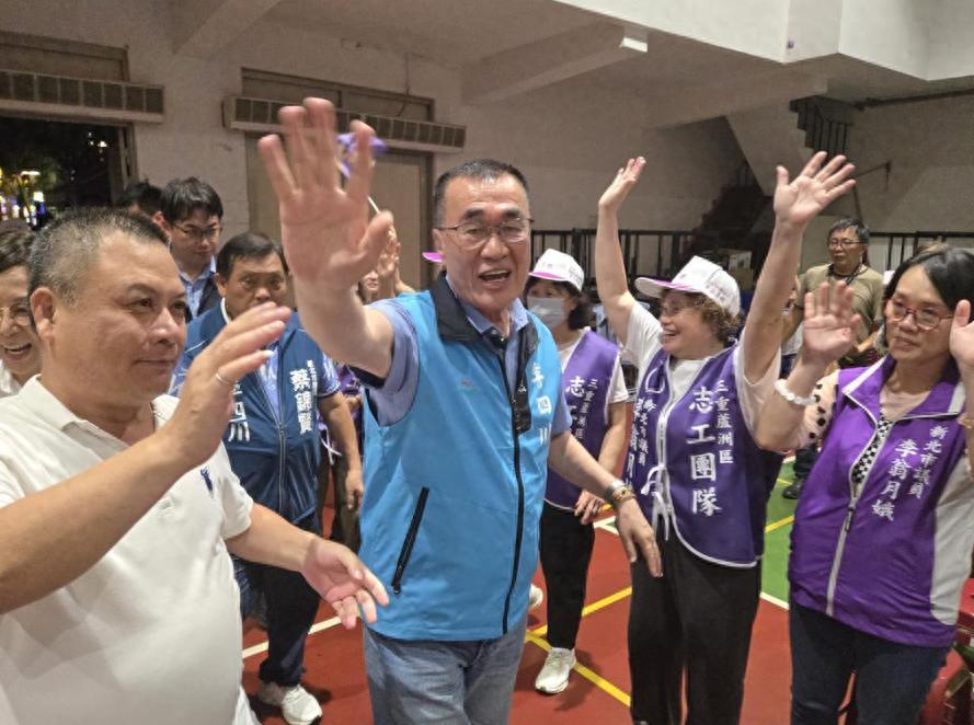 新北市议会国民党团29日公布最新民调，国民党新北市长参选人李四川支持率43.7%