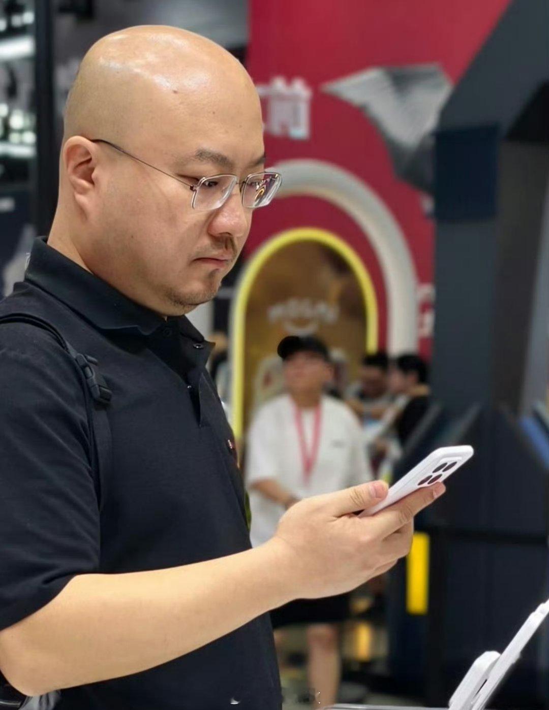 魅族22魅族22真机就是这个设计了，大家喜欢吗[doge] ​​​