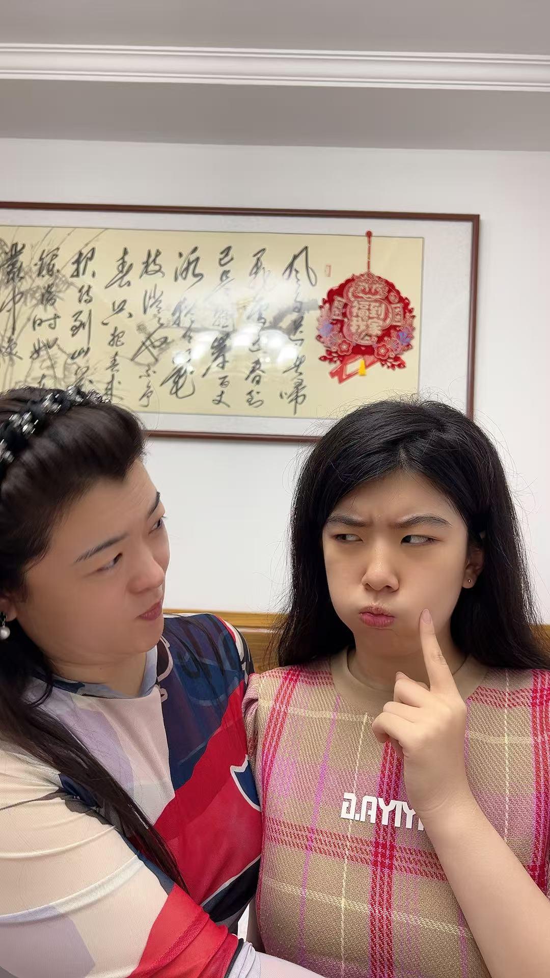 闺女又生气了，一晃长大了，哈哈！我大宝贝长大了，大闺女一晃20了，还是那么可爱☺