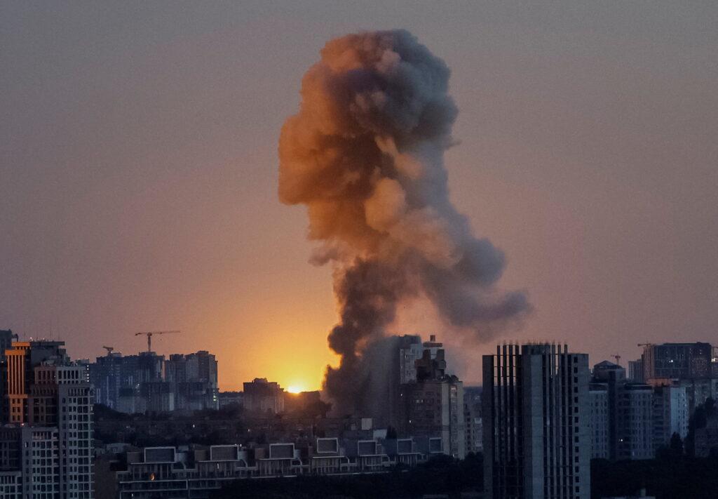 俄罗斯对乌克兰境内基础设施目标的持续轰炸，不仅消耗乌克兰有限的防空弹药储备，还导