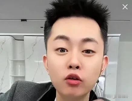 丁老五夸赞巴扎黑，做人很圆滑，活动办的很成功！

        丁老五夸赞巴扎