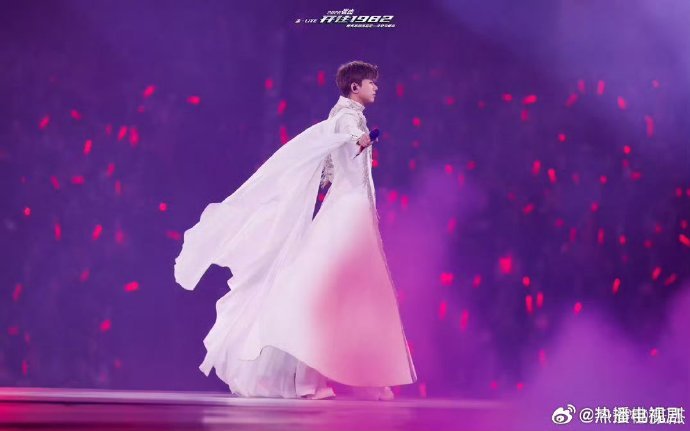 张杰歌单又双叒叕更新了超大表演区 + 新主题舞台，现场震撼到说不出话张杰鸟巢歌单