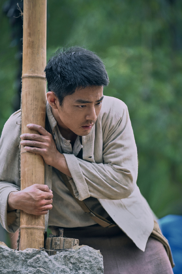 肖战莫得闲为了家人无惧无畏肖战家园在背一步不退 肖战家园在背一步不退，肖战莫得闲