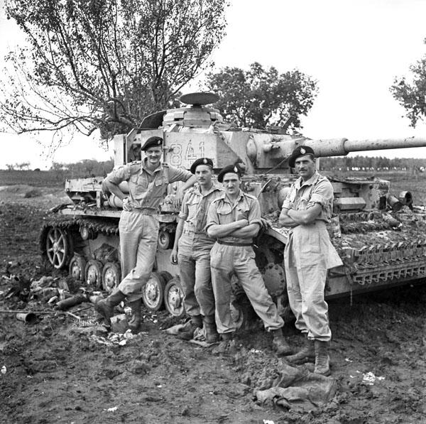 1943年10月3日深夜，英国突击队在意大利亚得里亚海沿岸的小港口泰尔莫利（Te