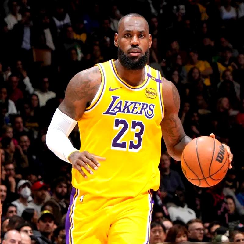 最懂你的人，常常先是最想赢你的人。
保罗·皮尔斯这些年没少挑詹姆斯的刺。
总