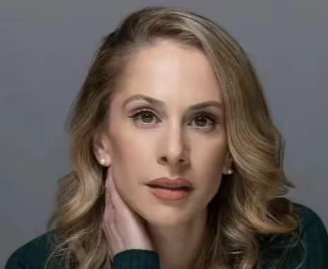 美国知名记者安娜·卡斯帕里安在社交媒体上表示:“我要对所有以色列人说:你们在国际