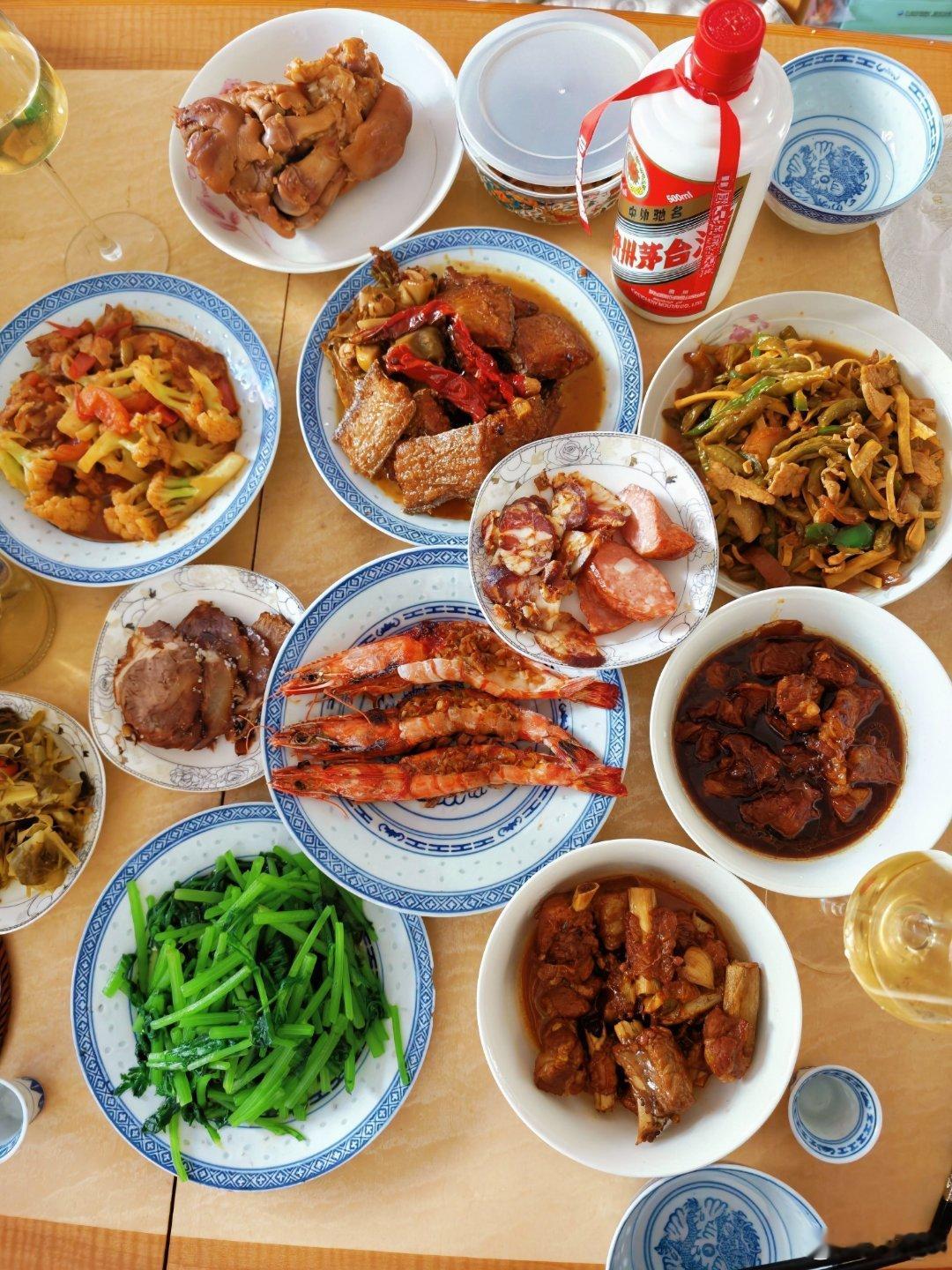 春节AI美食、今年年夜饭AI当裁判每年年夜菜的斗菜活动开始了！分会场的表姐家秀出