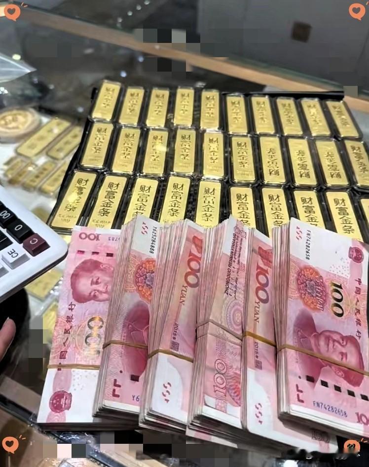 今天的金价，
让我气不打一处来，
昨天金价878一克，刚刚一查居然
还是878一