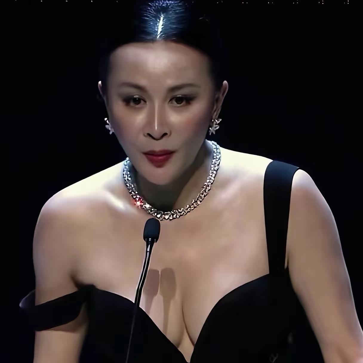 彻底解释不清了！



其实我倒觉得，这未必是“矛盾”，更像是人不同阶段的心态变