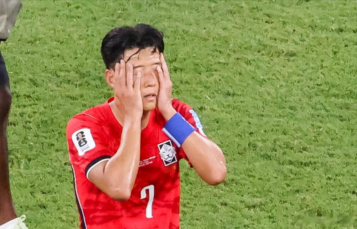 孙兴慜在韩国足球史上的地位，好比C罗之于葡萄牙，至少在没有后来着之前是这样。而且