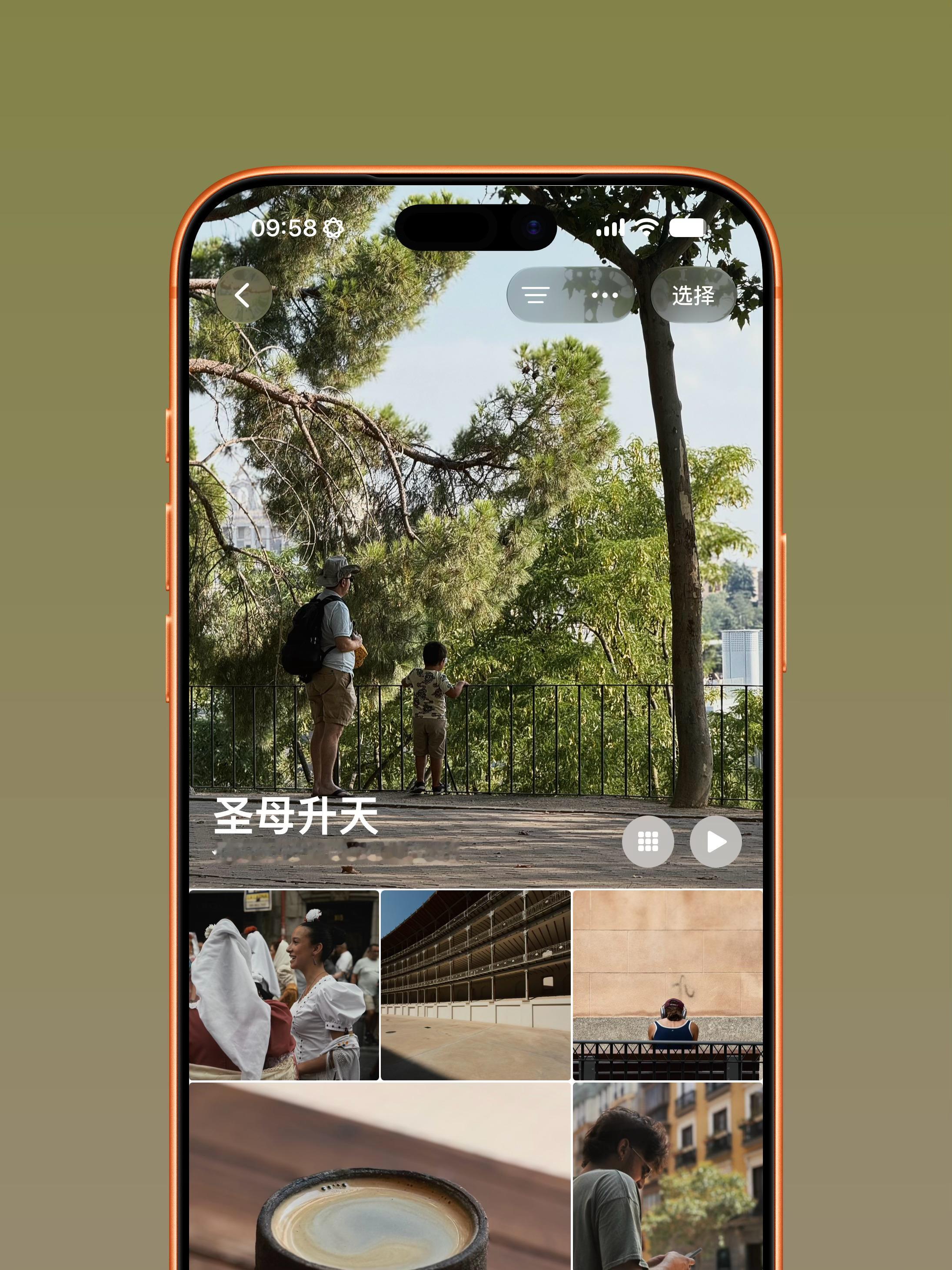 突然收到相册的推送，提醒我去年今天的稍后一段时间在西班牙参加了圣母升天这个节庆活