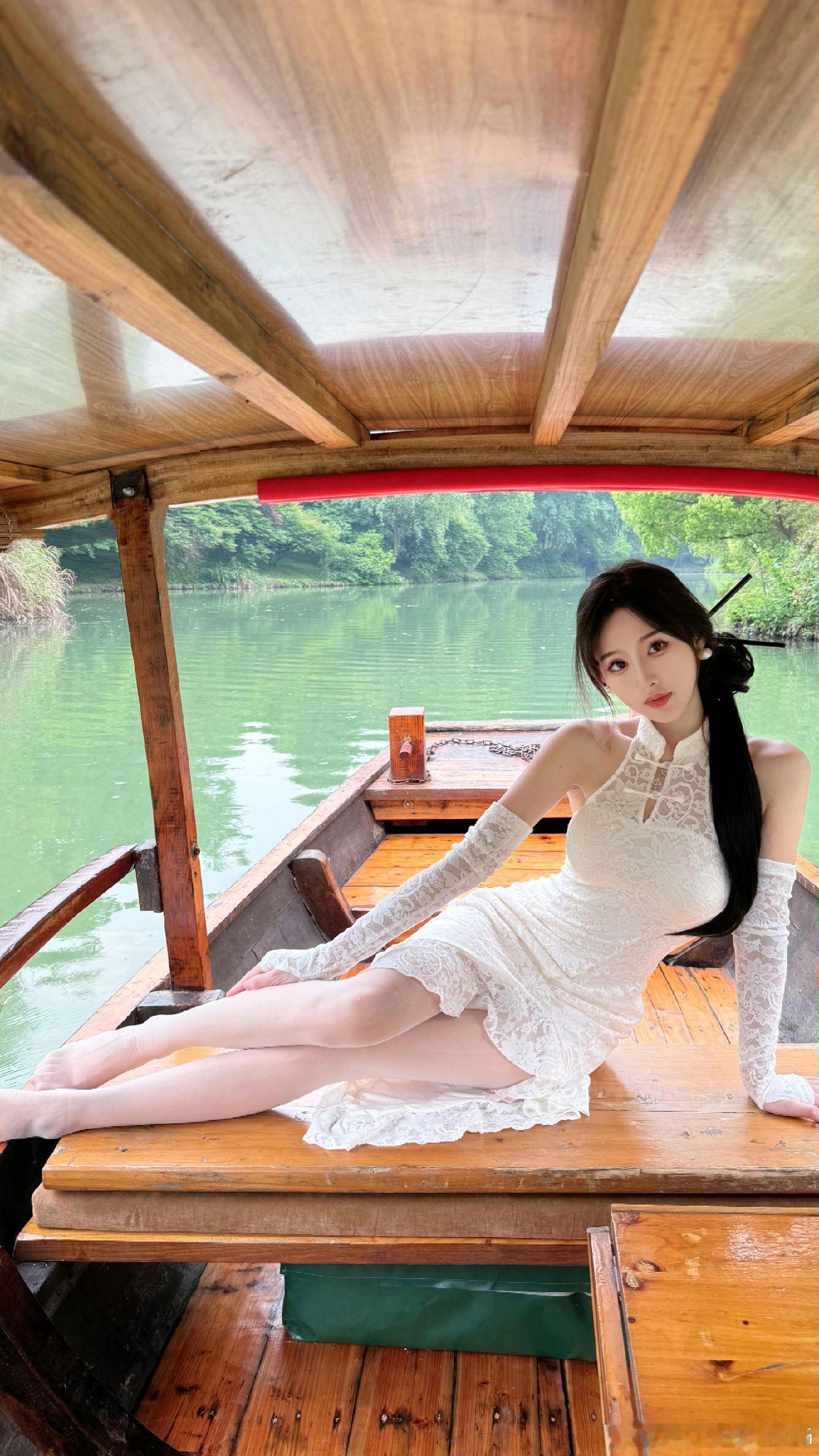这是白色丝袜吧？ ​​​