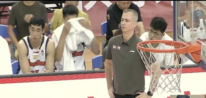 广东队VS美国俄亥俄队95：64，广东队大胜对手，这支美国俄亥俄队两天前还78：