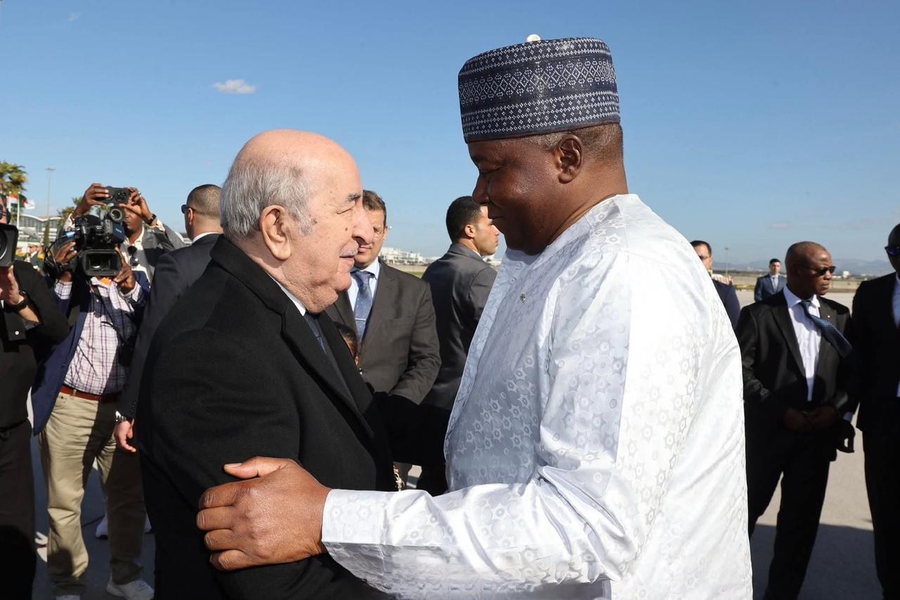 尼日尔总统蒂亚尼今天对阿尔及利亚进行“工作和友谊”访问，在阿尔及尔受到阿尔及利亚