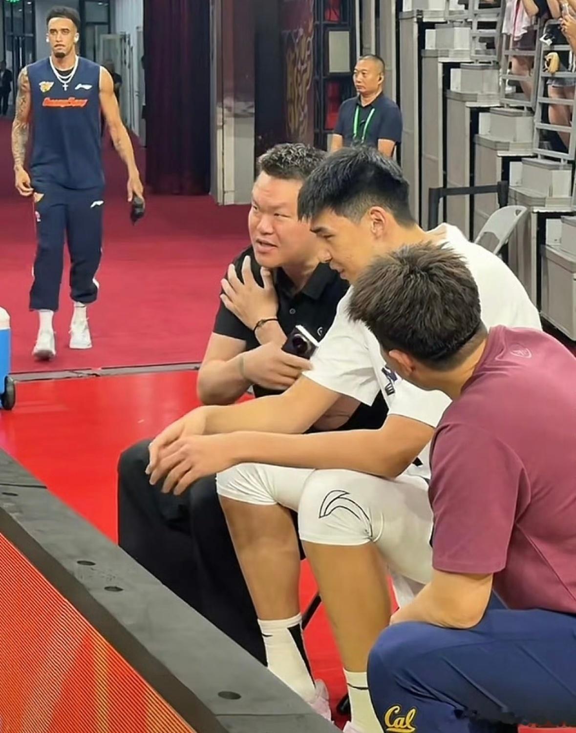 徐昕获NBA试训邀请，广州塔冲击国际赛场据直播吧5月7日消息，广州男篮中锋徐昕已