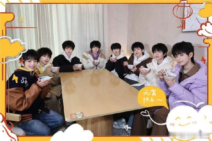 放大看🔍TF家族四代元宵节合照，你关注点在谁身上？[羞嗒嗒]张函瑞、张桂源、杨