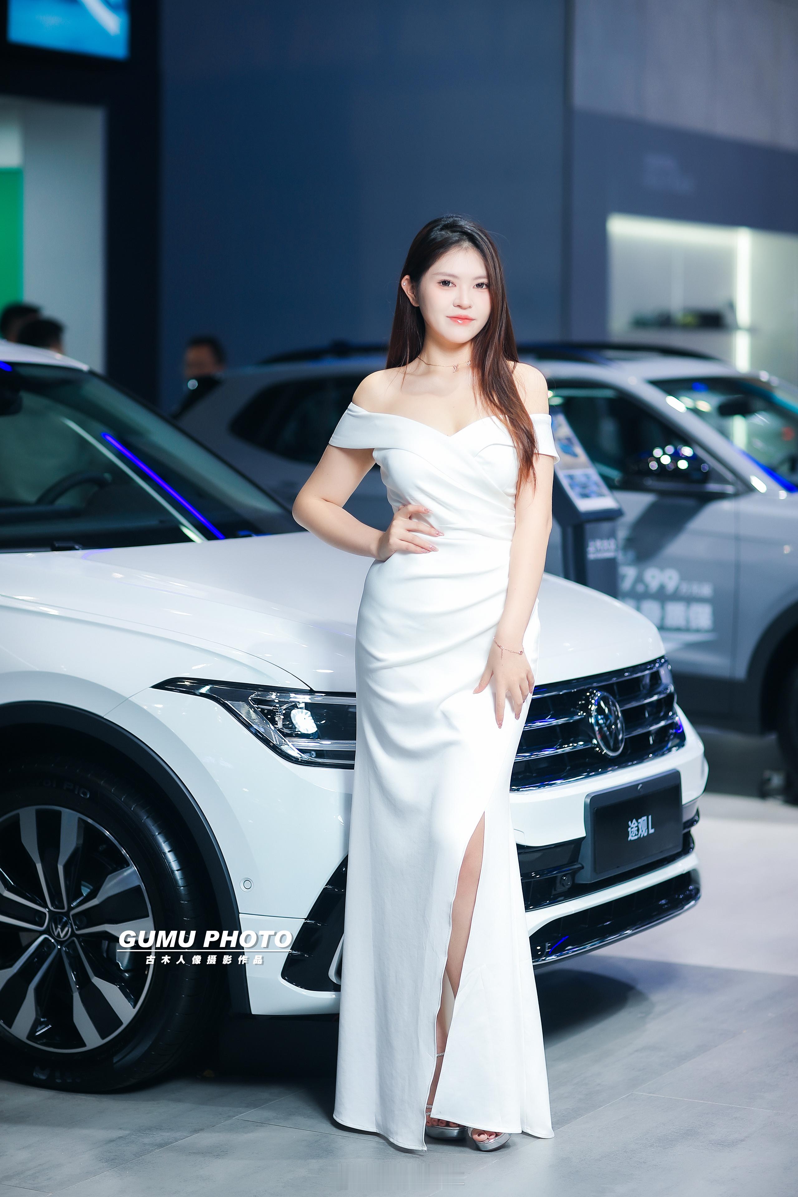 2025重庆汽车消费节上汽大众展台模特小姐姐 2025重庆汽车消费节 