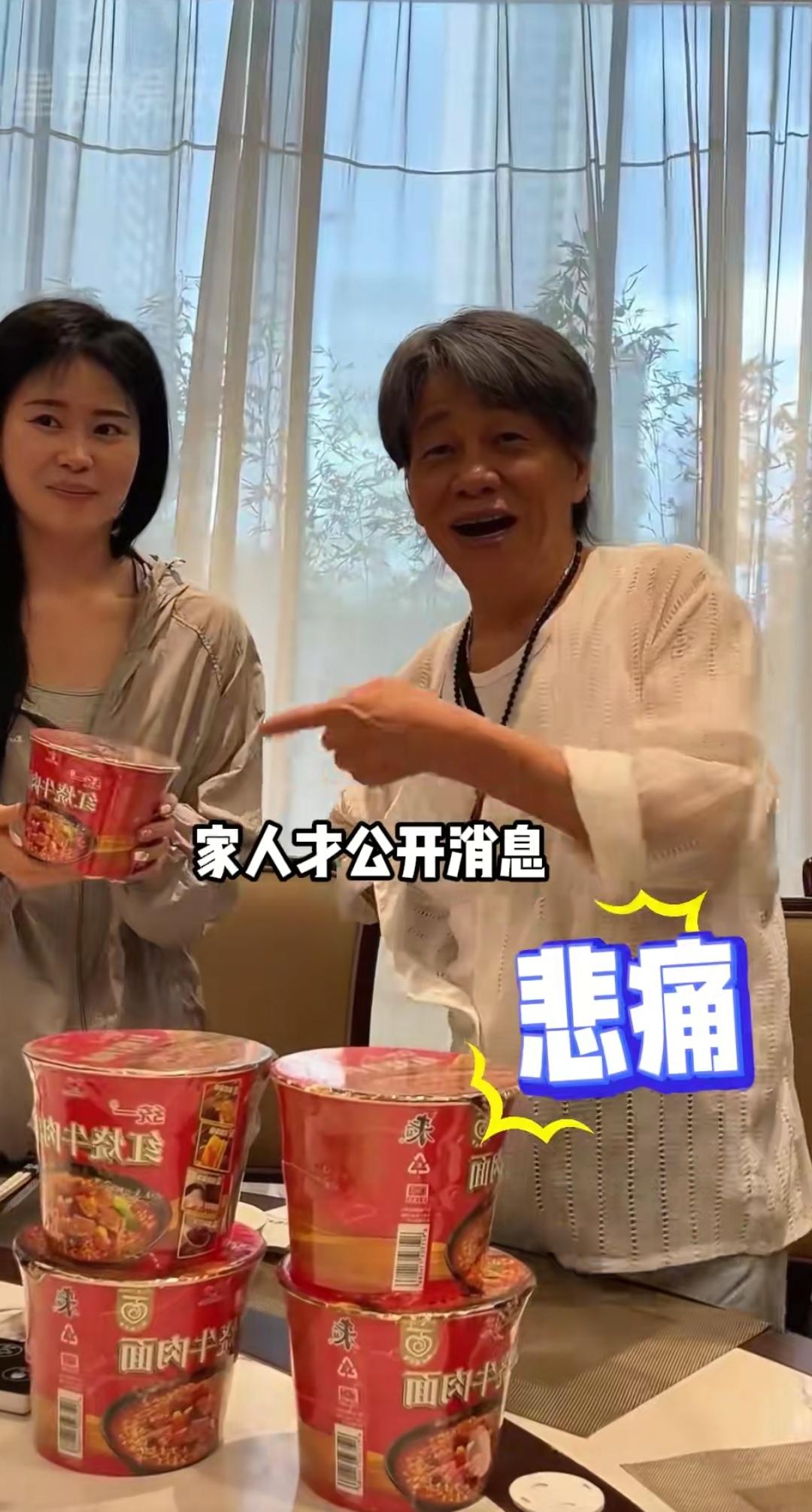 难怪梁小龙去世四天后
家人才公开消息
谁都没有想到，明明梁小龙14号就突然去世，