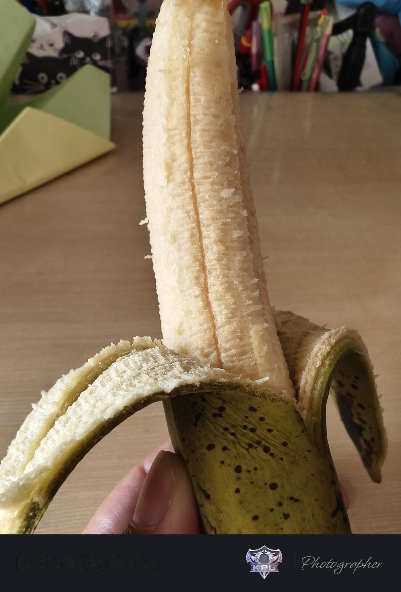 说说买绿香蕉的经历。
之前在网上买过一次绿绿的香蕉，打开就放哪里，没有把塑料的包