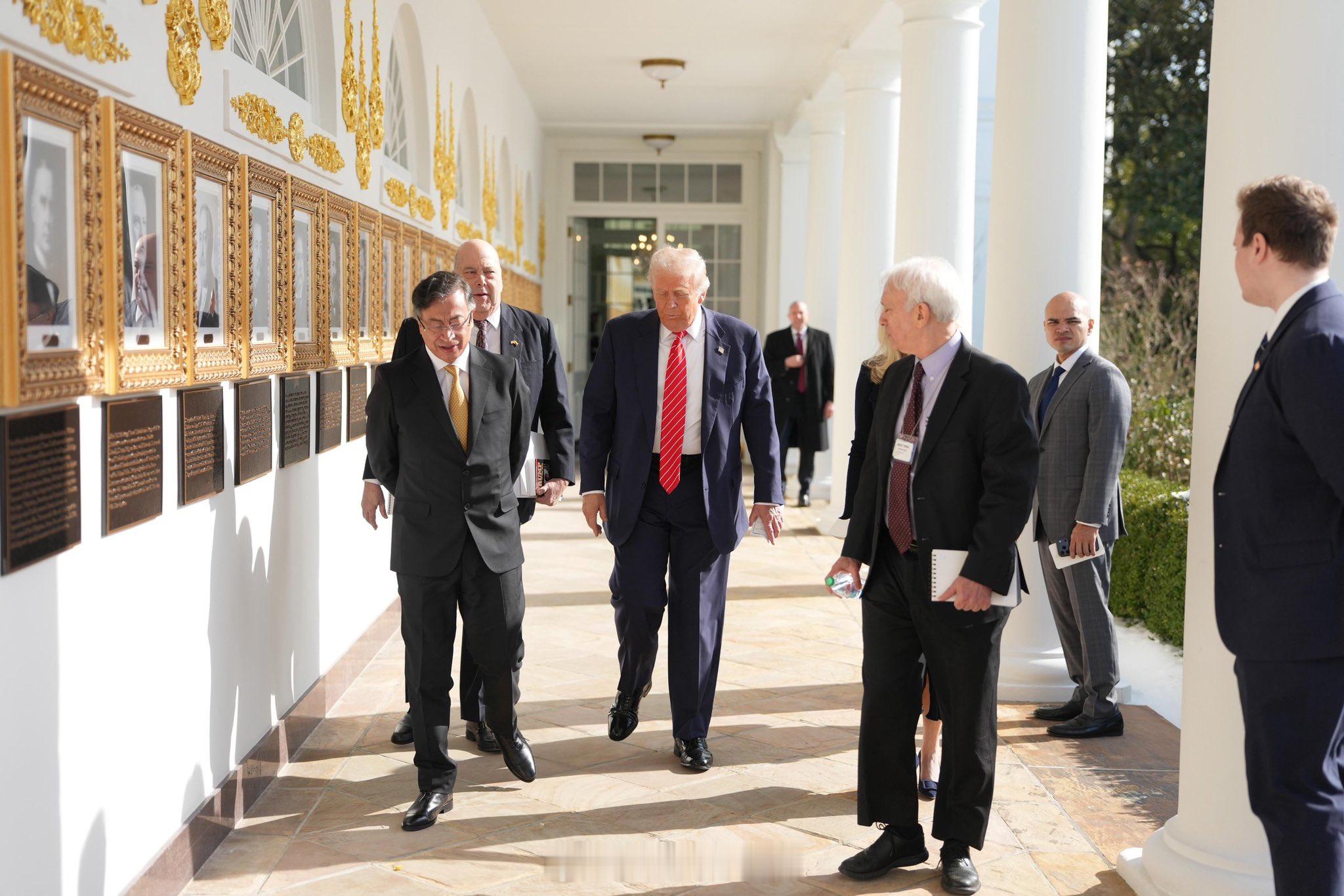 特朗普会见哥伦比亚总统古斯塔沃佩德罗私人会面，没召开新闻发布会热点现场海外新鲜事