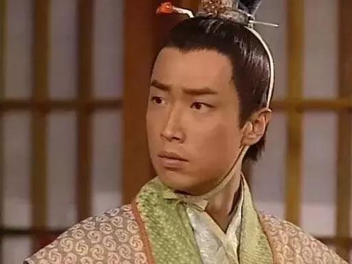 其实，我一直觉得马俊伟不是特别的帅，而且长的怪有意思的，他皮肤真好，像个面团团！