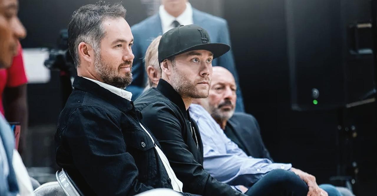 消息人士向《The Athletic》证实，洛杉矶湖人已经解雇高层主管乔伊·巴斯