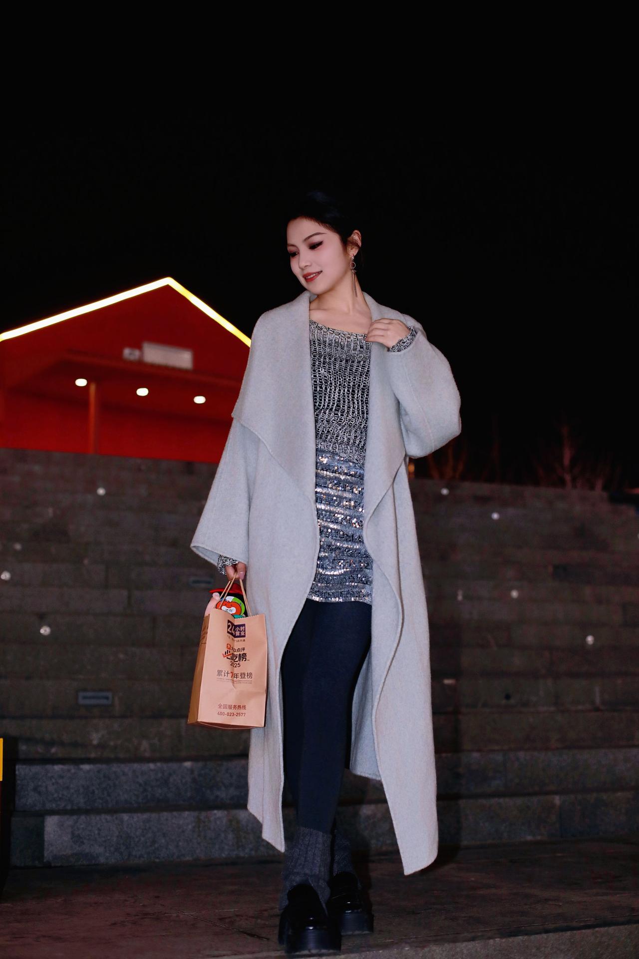 太原人像摄影约拍跟拍万象城迎新年人像原创摄影时尚街拍穿搭